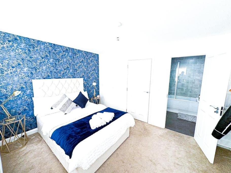 Contractors, Families, Tourists & Groups Welcome Sleeps Upto 9, Garden, Pet Allowed, Parking Included! Birmingham Bagian luar foto