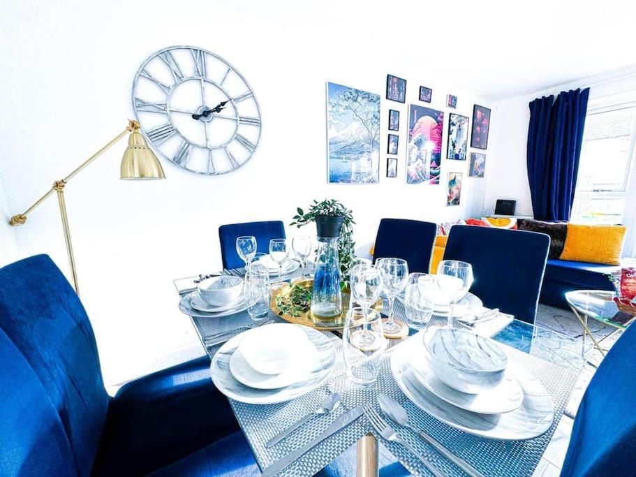 Contractors, Families, Tourists & Groups Welcome Sleeps Upto 9, Garden, Pet Allowed, Parking Included! Birmingham Bagian luar foto