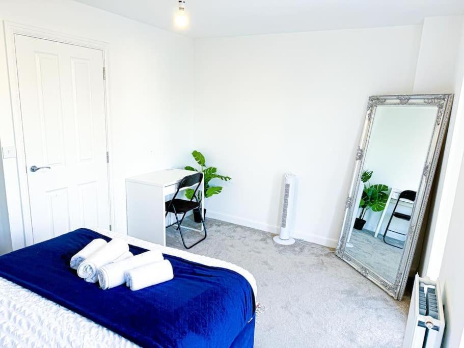 Contractors, Families, Tourists & Groups Welcome Sleeps Upto 9, Garden, Pet Allowed, Parking Included! Birmingham Bagian luar foto