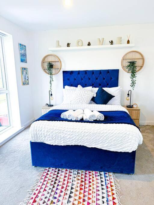 Contractors, Families, Tourists & Groups Welcome Sleeps Upto 9, Garden, Pet Allowed, Parking Included! Birmingham Bagian luar foto