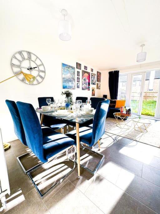 Contractors, Families, Tourists & Groups Welcome Sleeps Upto 9, Garden, Pet Allowed, Parking Included! Birmingham Bagian luar foto